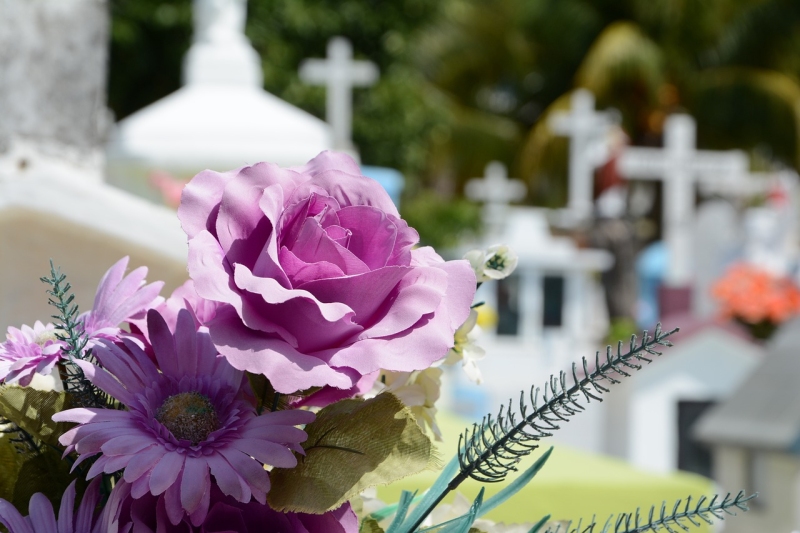 Gyászszertartás temetőben vagy más nyughelyen - mégis másként